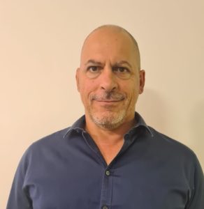 Cover image for מדברים מקומי